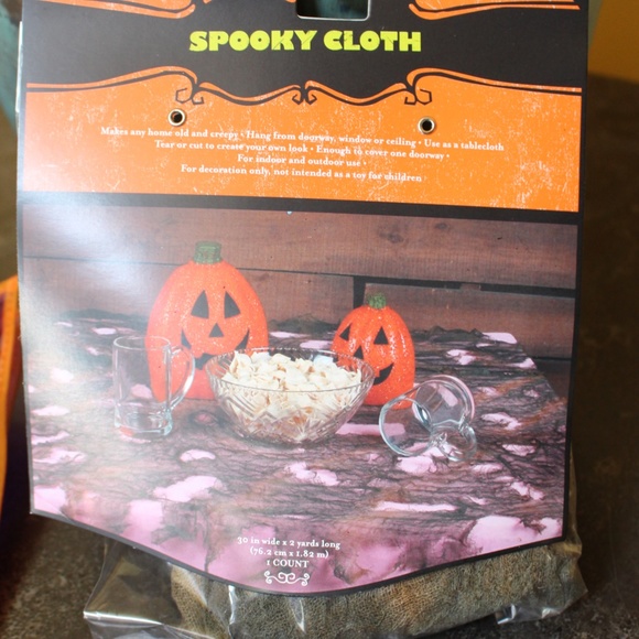 New Halloween Bundle, 3 bags, 3 runners and 3 giant spider web - Picture 4 of 9